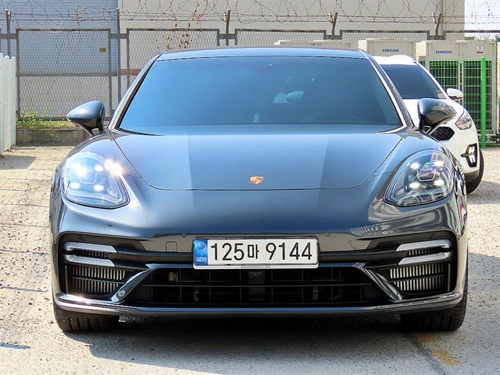 포르쉐 파나메라 2.9 4 E-HEV Platinum Edition
