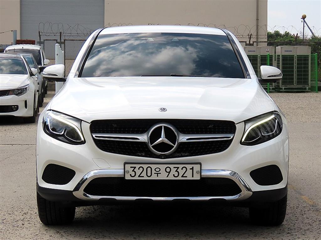벤츠 GLC 300 4Maetik Coupe