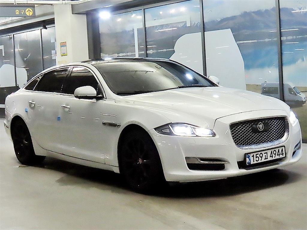 재규어 XJ 3.0D LWB Premium Luxury
