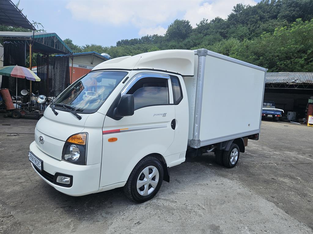 Hyundai Porter II Refrigerated Super Cab Twin Comp