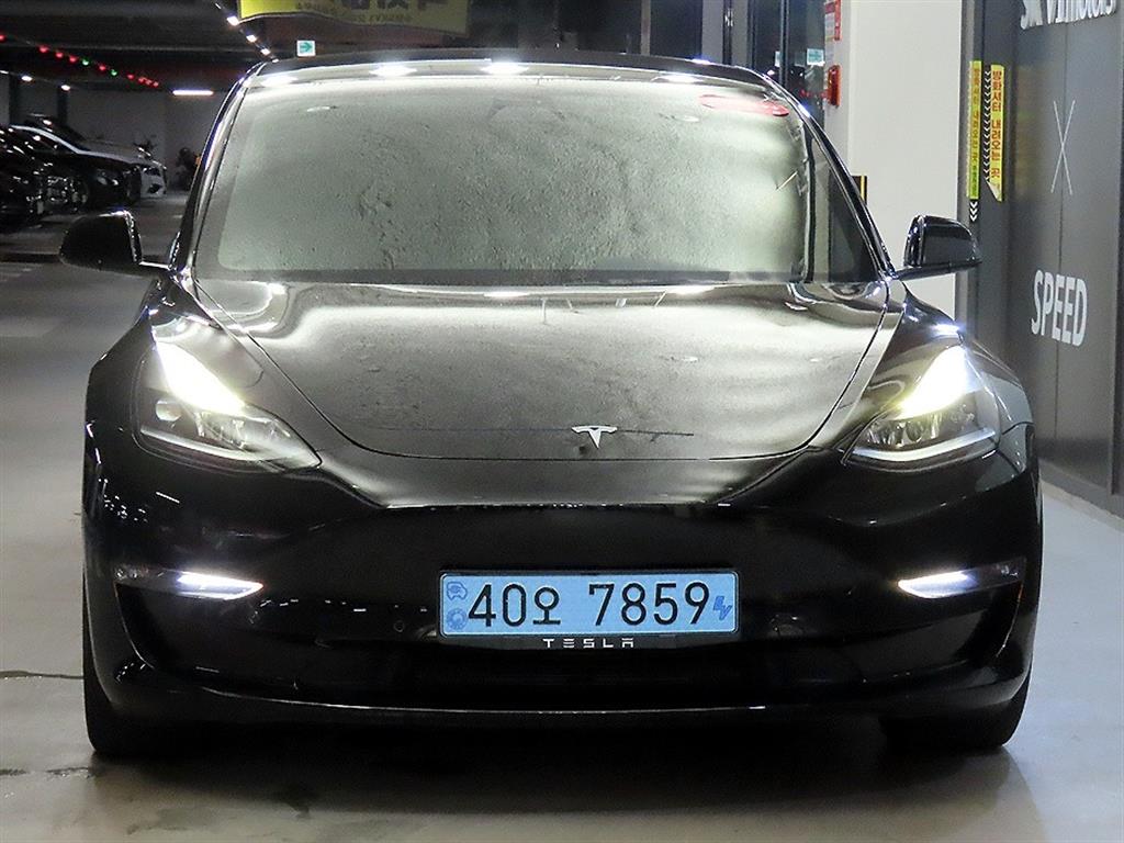 Tesla Model 3 AWD Rong Reinji