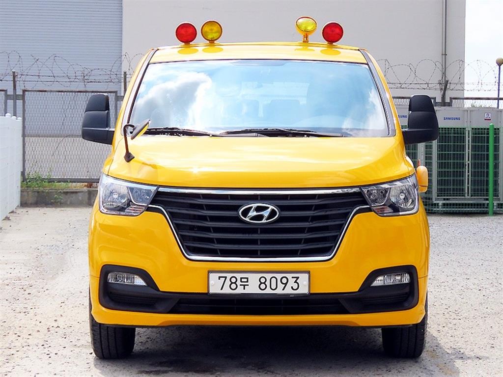 현대 Grand Starex Eorinibeoseu 15 seats LPi