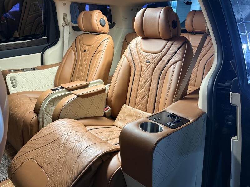 Kia Carnival 9 seats Prestige