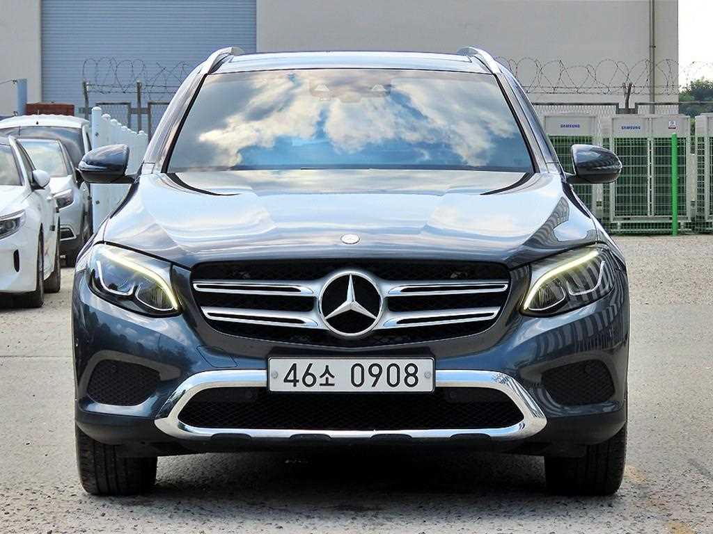 벤츠 GLC 220d 4Maetik Premium