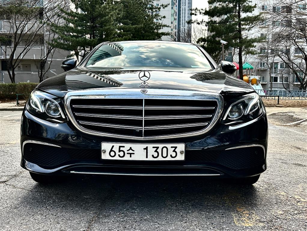 Mercedes-Benz E-Class E300 4Maetik Exclusive