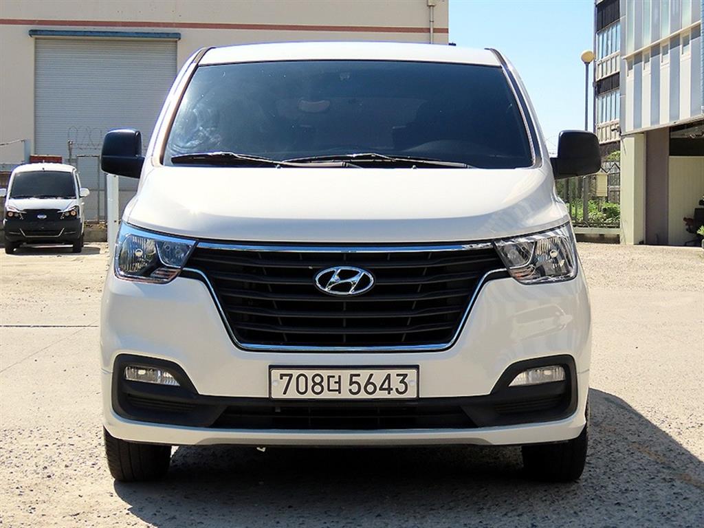 Hyundai Grand Starex 12 seats Smart