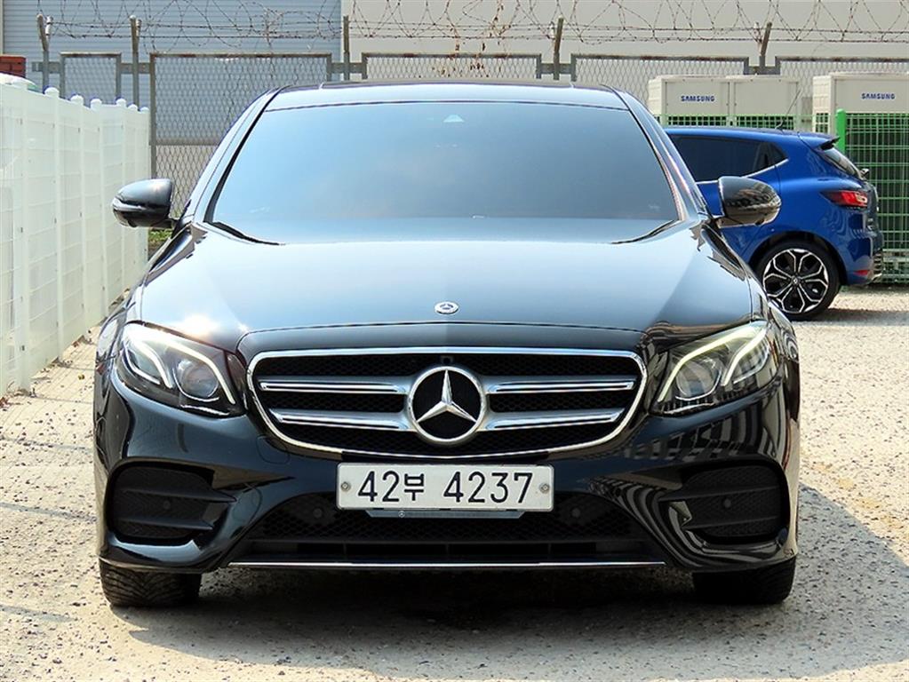 Mercedes-Benz E-Class E300 4Maetik Exclusive