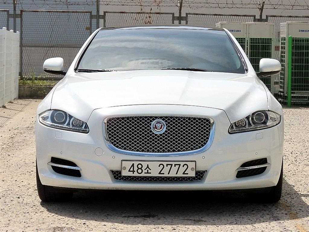재규어 XJ 3.0D SWB Premium Luxury
