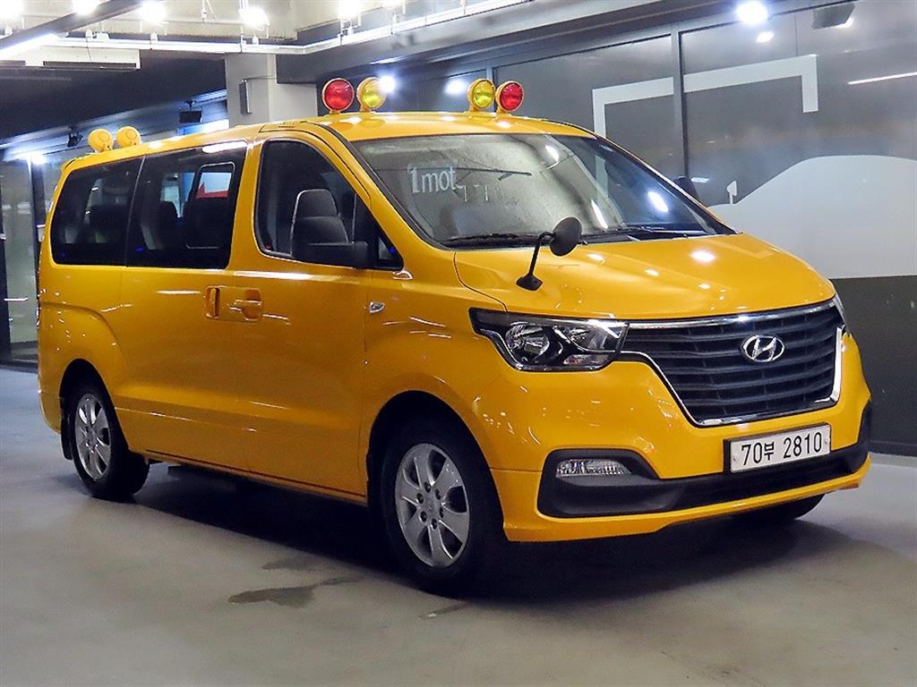 Hyundai Grand Starex Eorinibeoseu 15 seats LPi