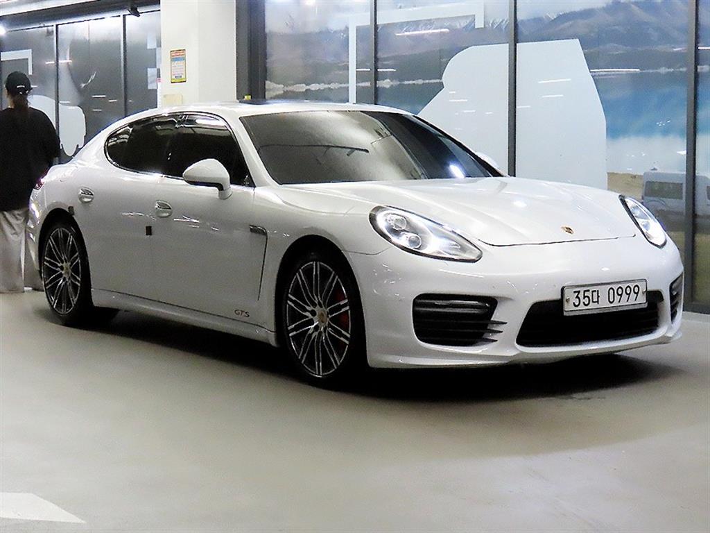 Porsche Panamera 4.8 GTS