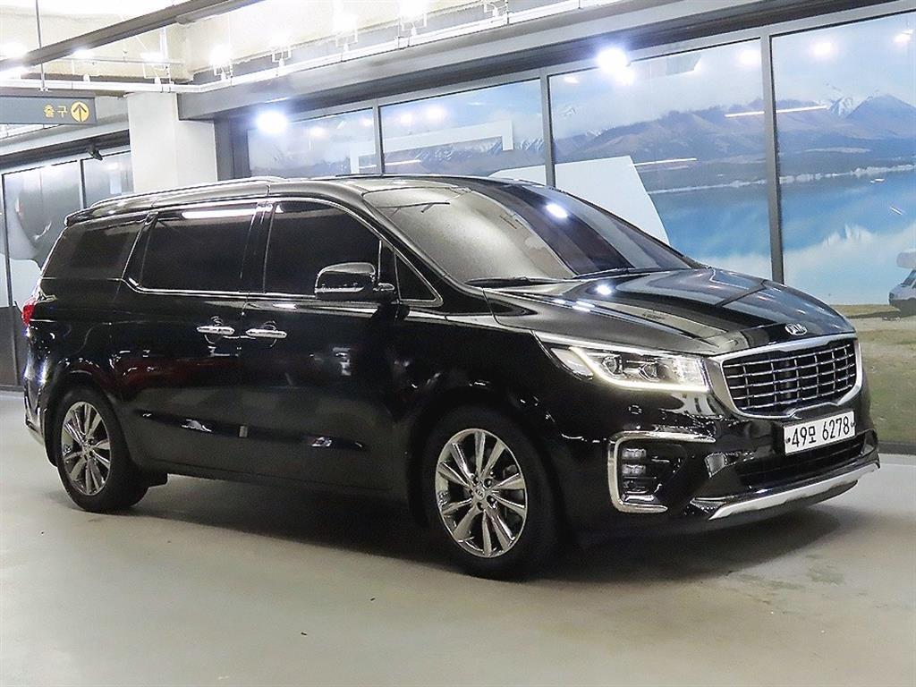 Kia Carnival 9 seats Prestige