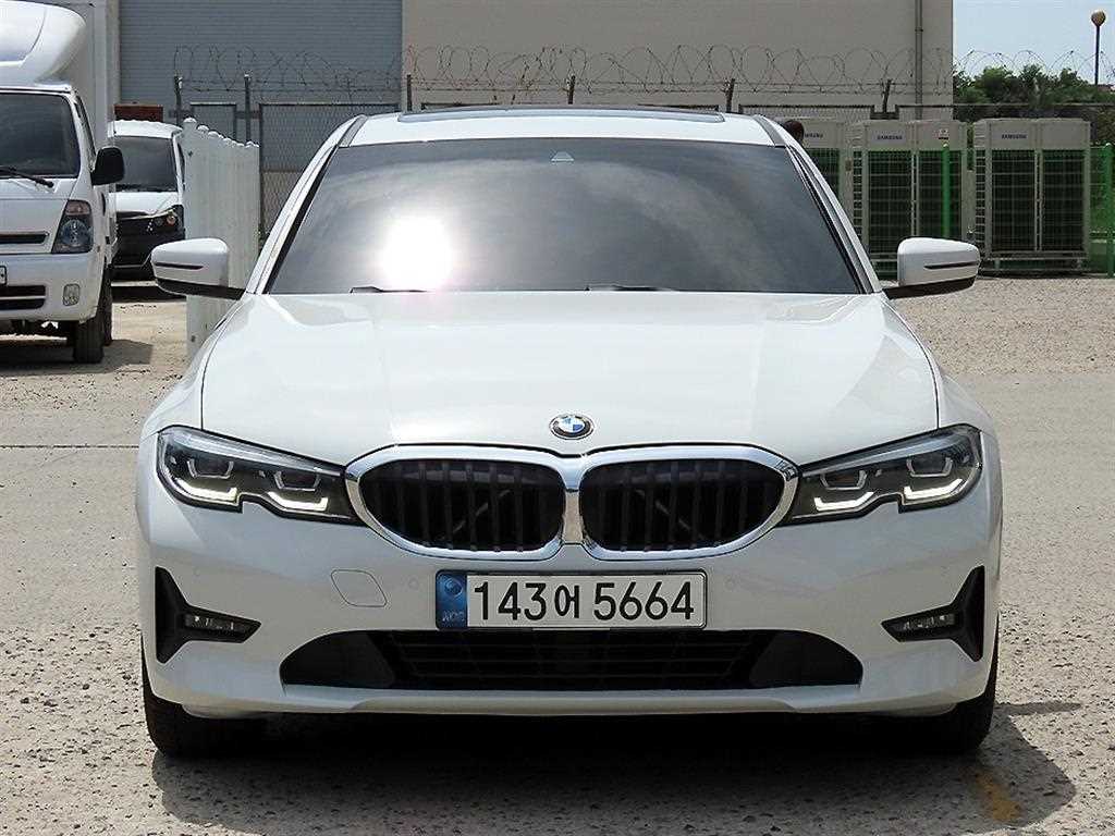 BMW 3 Series 320i