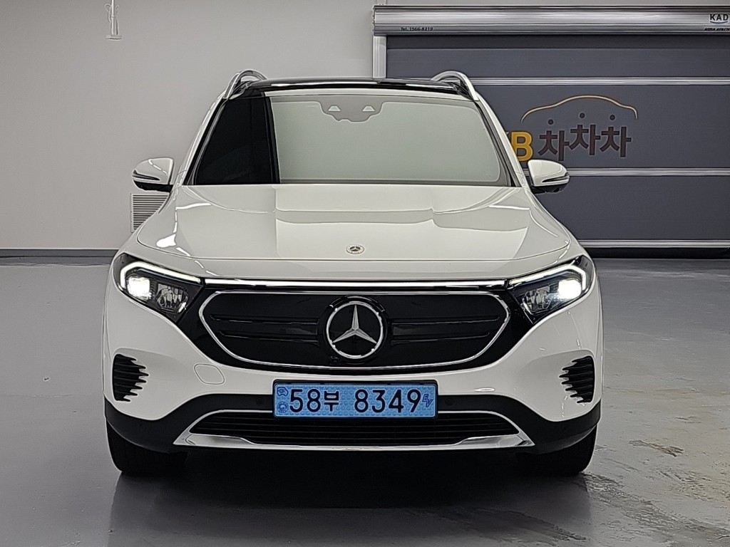 Mercedes-Benz EQB 300 4Maetik