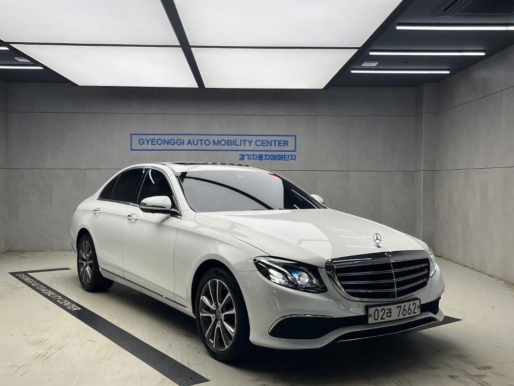 Mercedes-Benz E-Class E300 Exclusive Standard