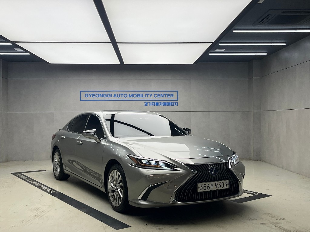 Lexus ES 300h Igeujekyutibeu