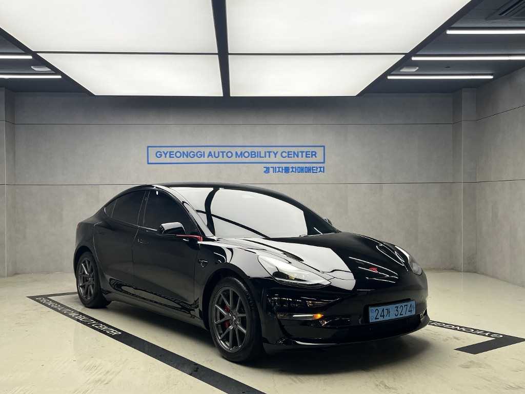 Tesla Model 3 AWD Rong Reinji