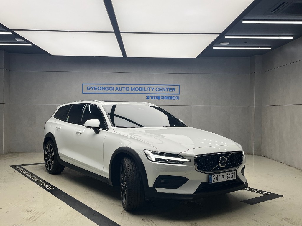볼보 V60 Keuroseukeonteuri 2.0 B5 AWD Ulteura