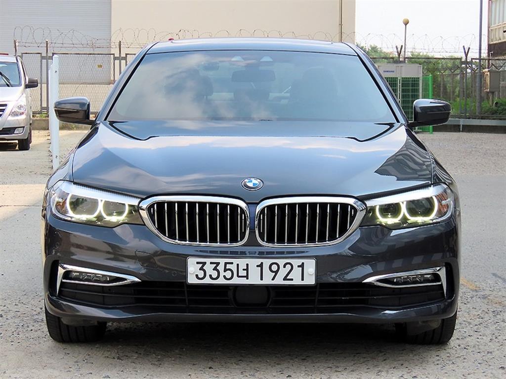 BMW 5 Series 520i Luxury