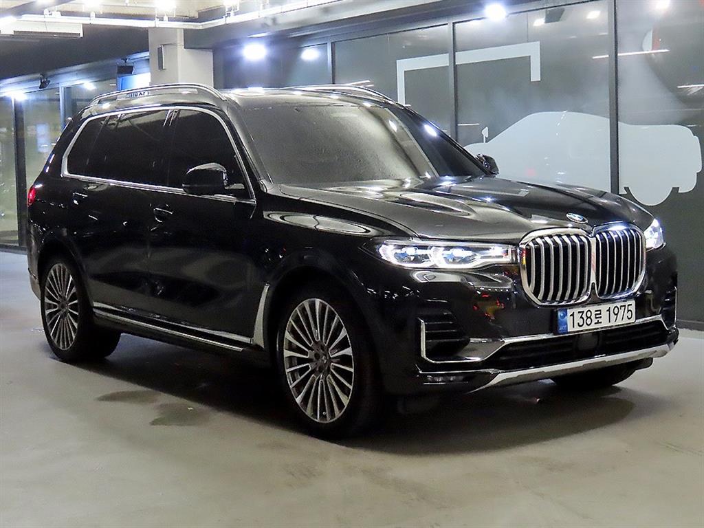 BMW X7 40d xDrive Dijainpyueo Ekselreonseu 7 seats