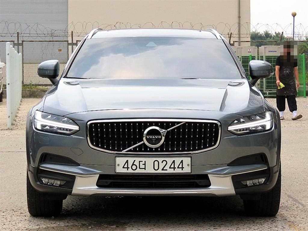 Volvo V90 Keuroseukeonteuri 2.0 T5 AWD Pro