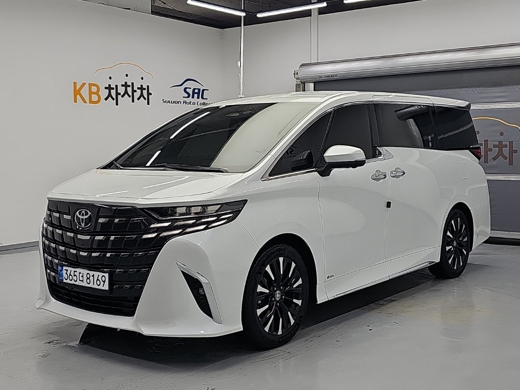 Toyota Alphard 2.5 HEV AWD