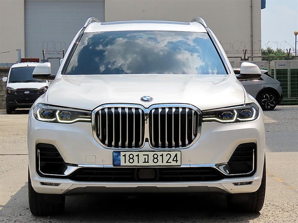 BMW X7 40d xDrive Dijainpyueo Ekselreonseu 7 seats