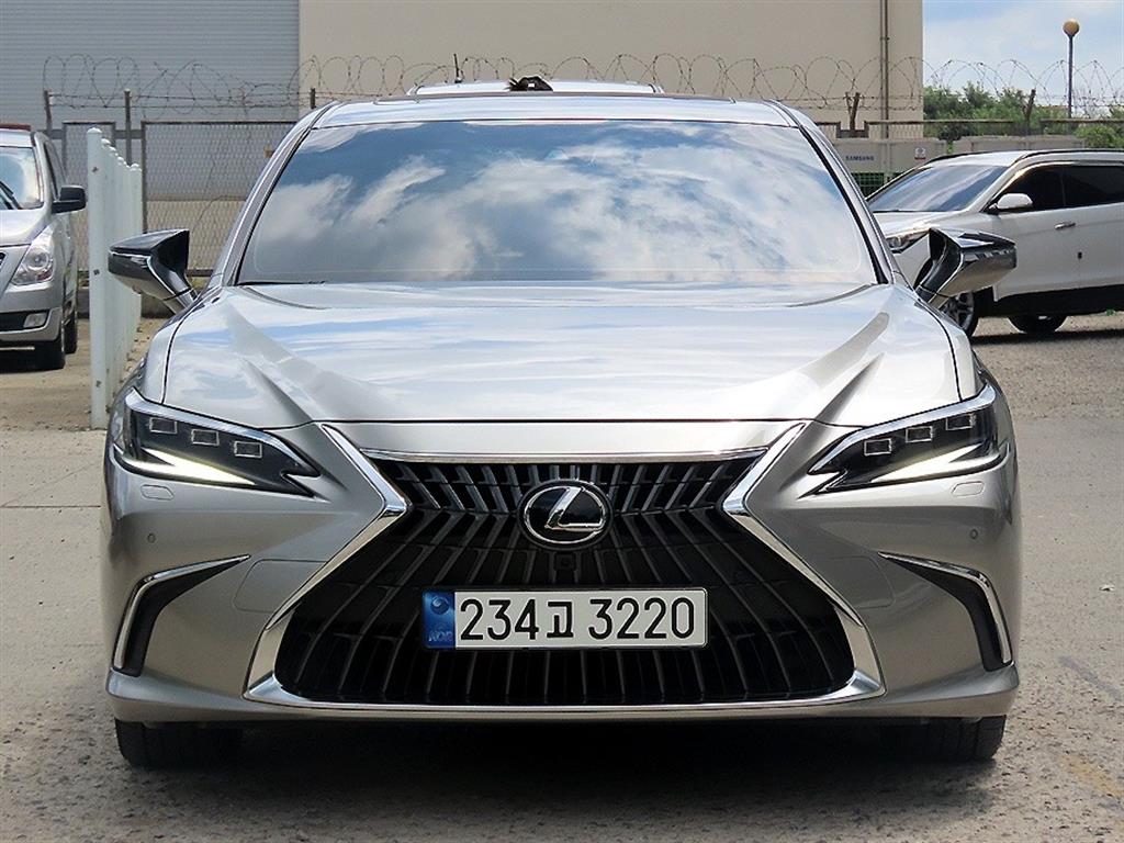Lexus ES 300h Igeujekyutibeu