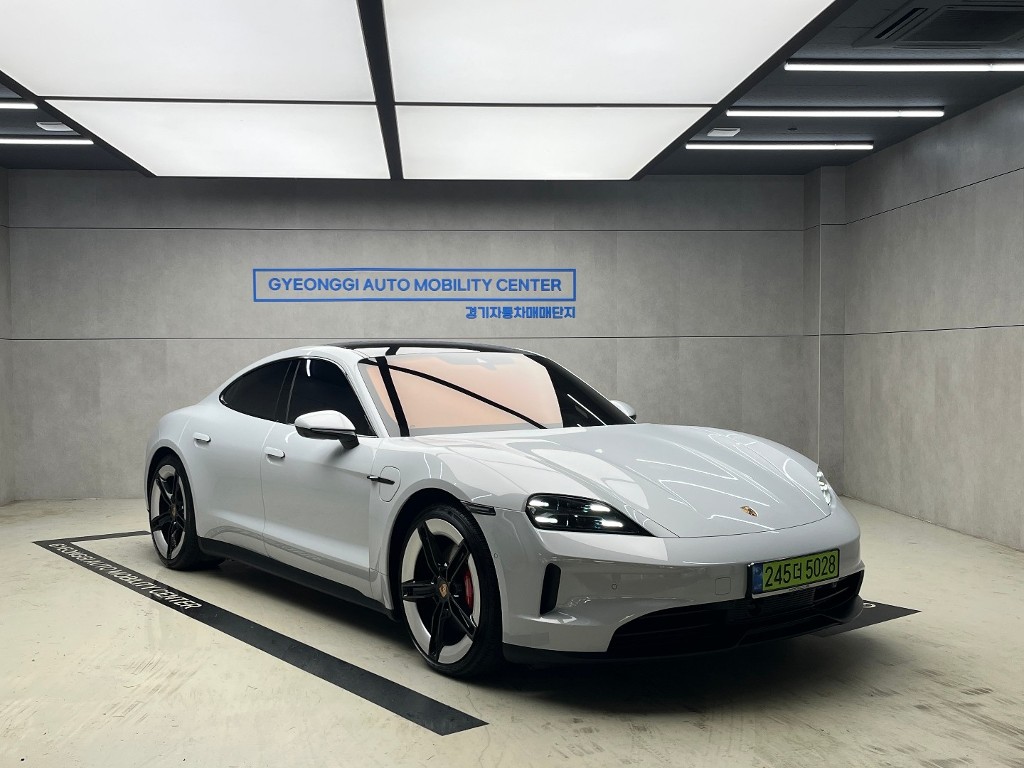 Porsche Taycan EV 4S