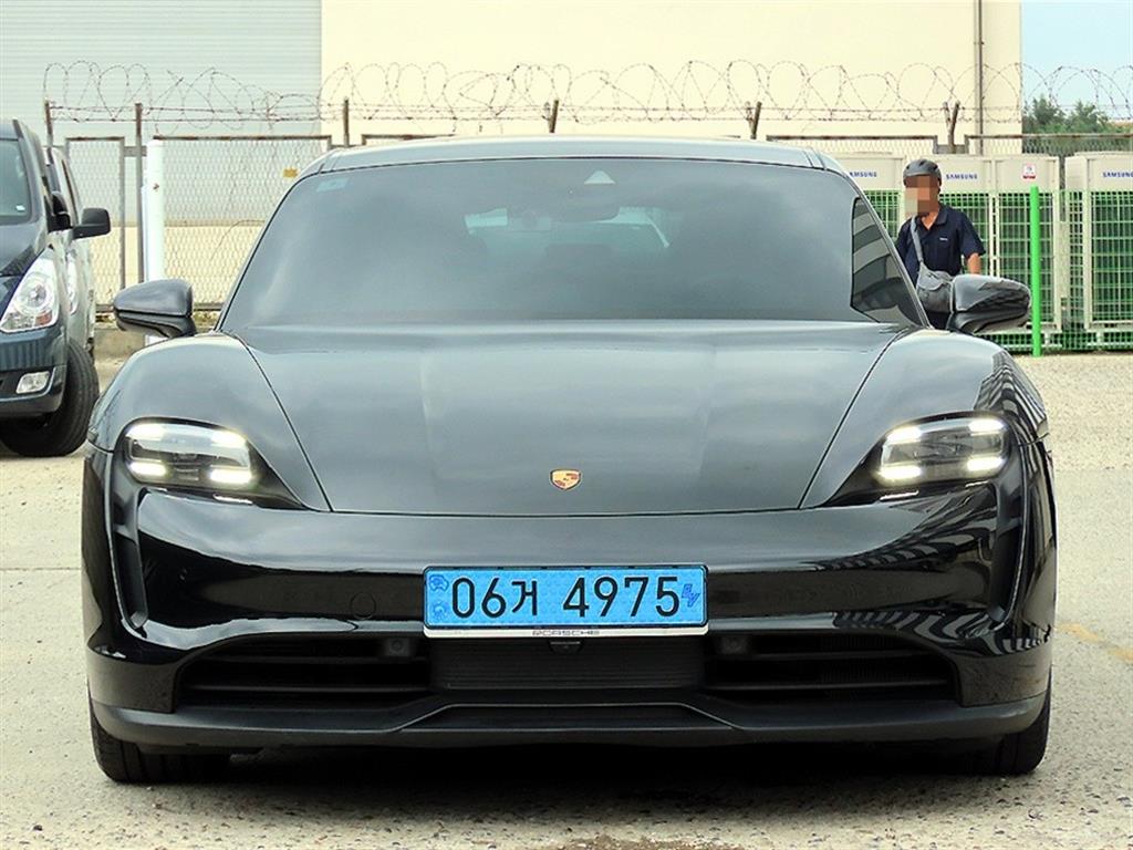 Porsche Taycan EV