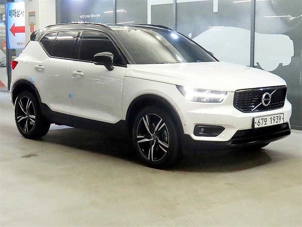 볼보 XC40 2.0 T4 AWD