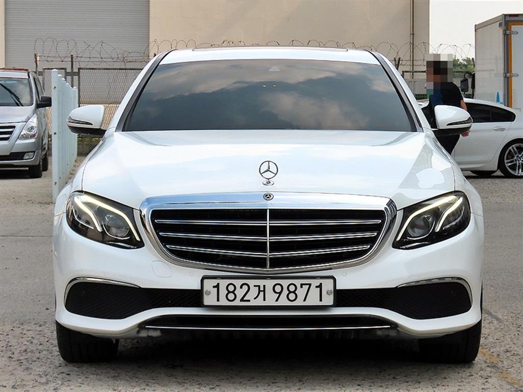 Mercedes-Benz E-Class E220d Exclusive