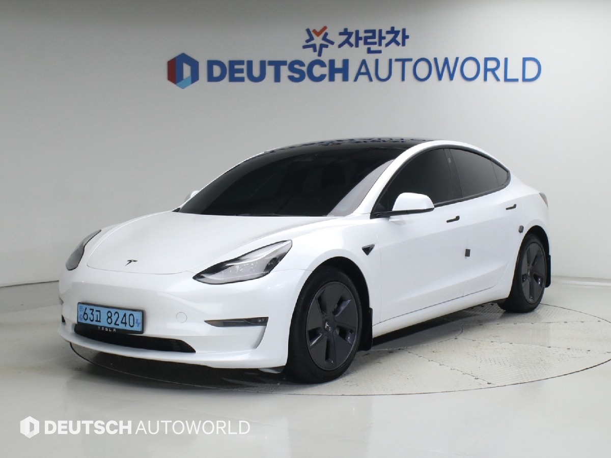 Tesla Model 3 AWD Rong Reinji