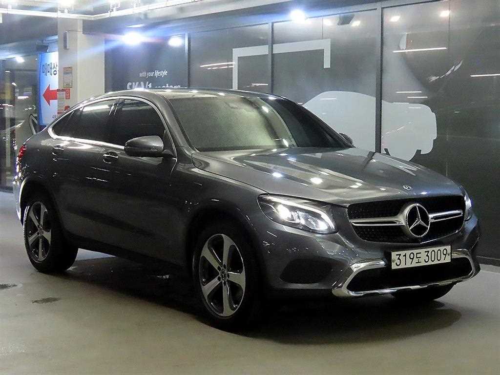 Mercedes-Benz GLC 300 4Maetik Coupe