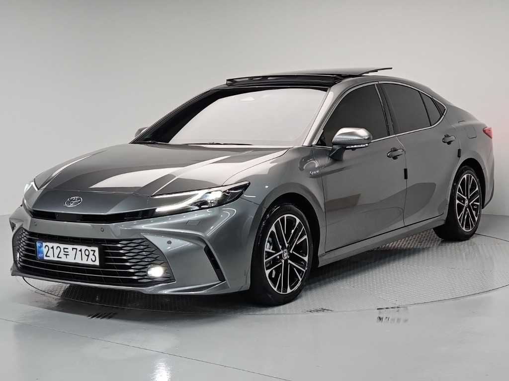 Toyota Camry 2.5 Hybrid XLE Premium