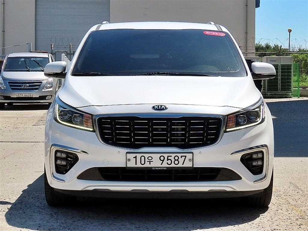 Kia Carnival 9 seats Noblesse Special