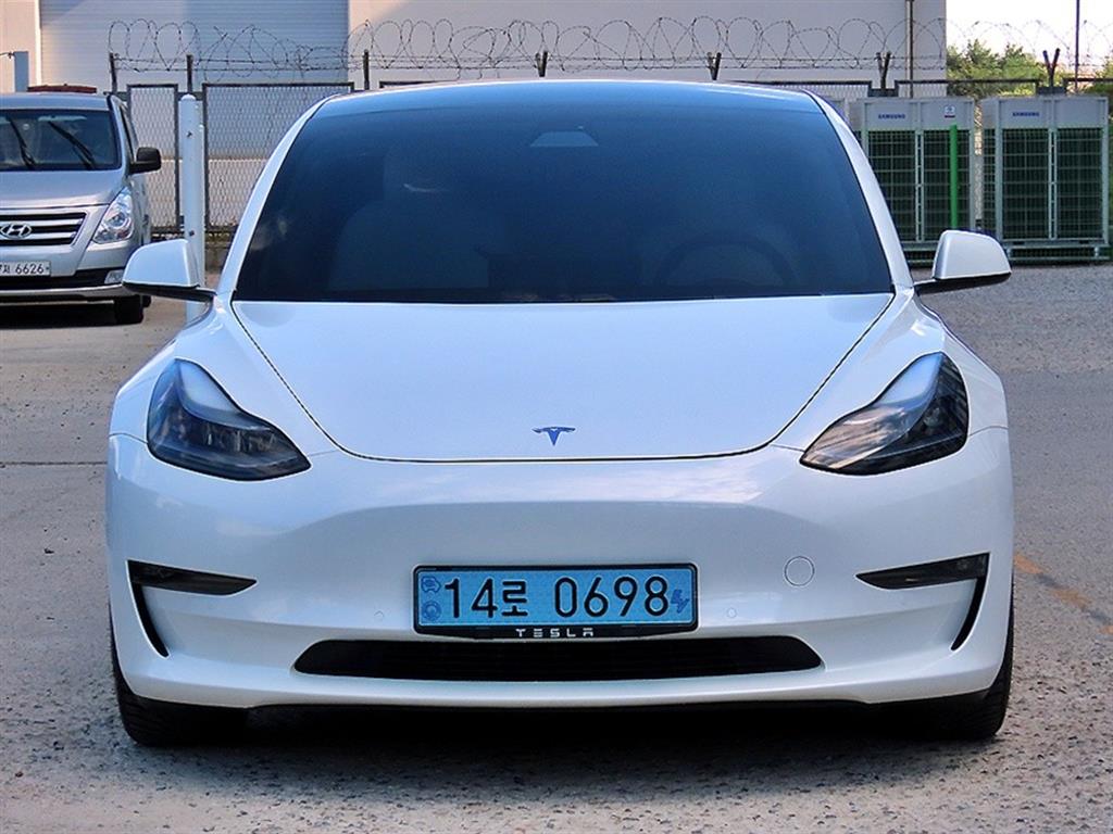 Tesla Model 3 AWD Rong Reinji