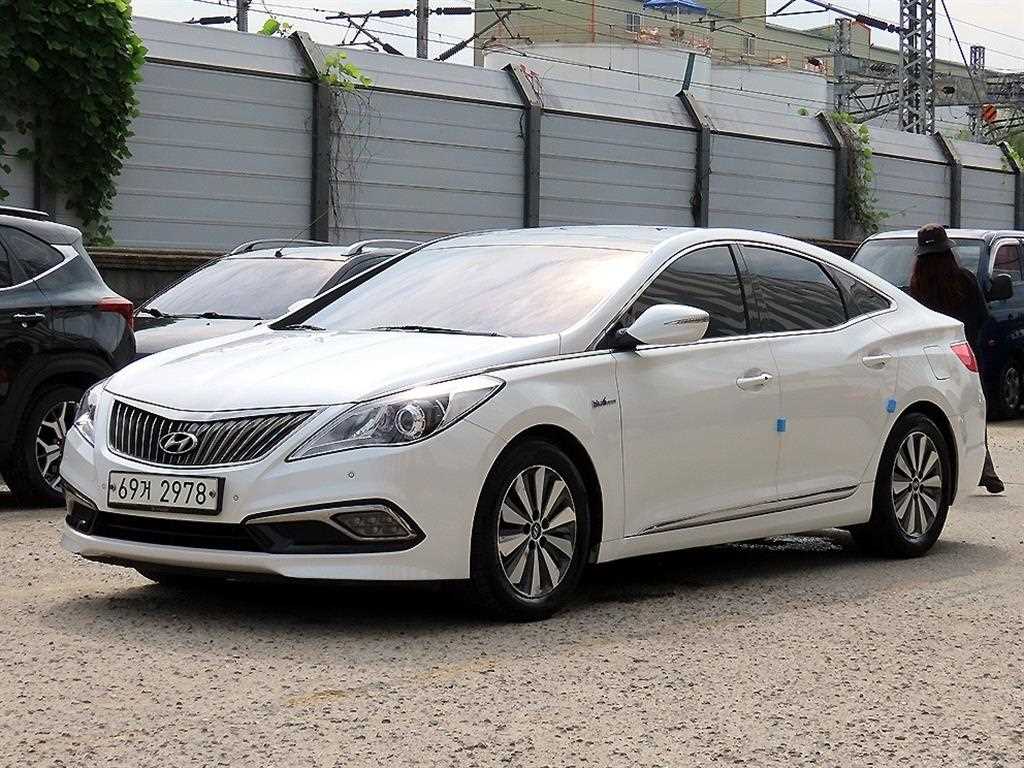 Hyundai Grandeur Hybrid 2.4 HEV Premium