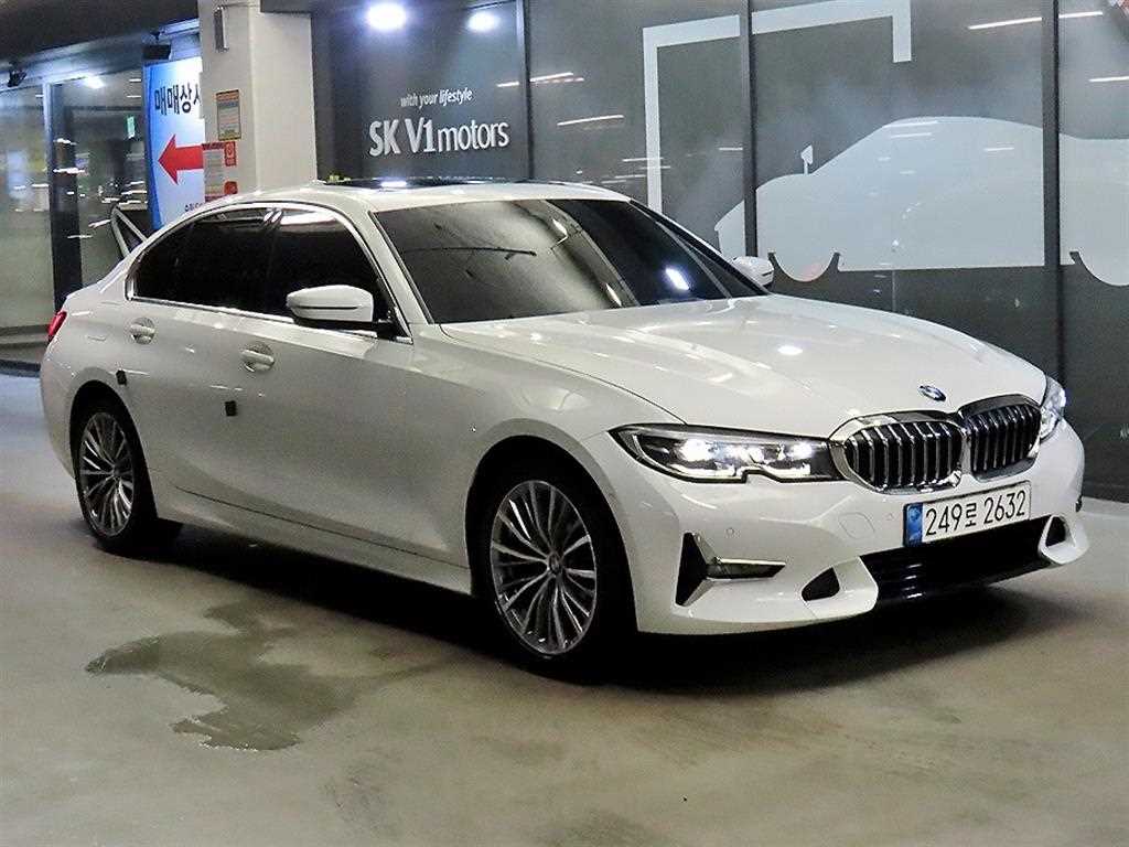 BMW 3 Series 320i Luxury Line