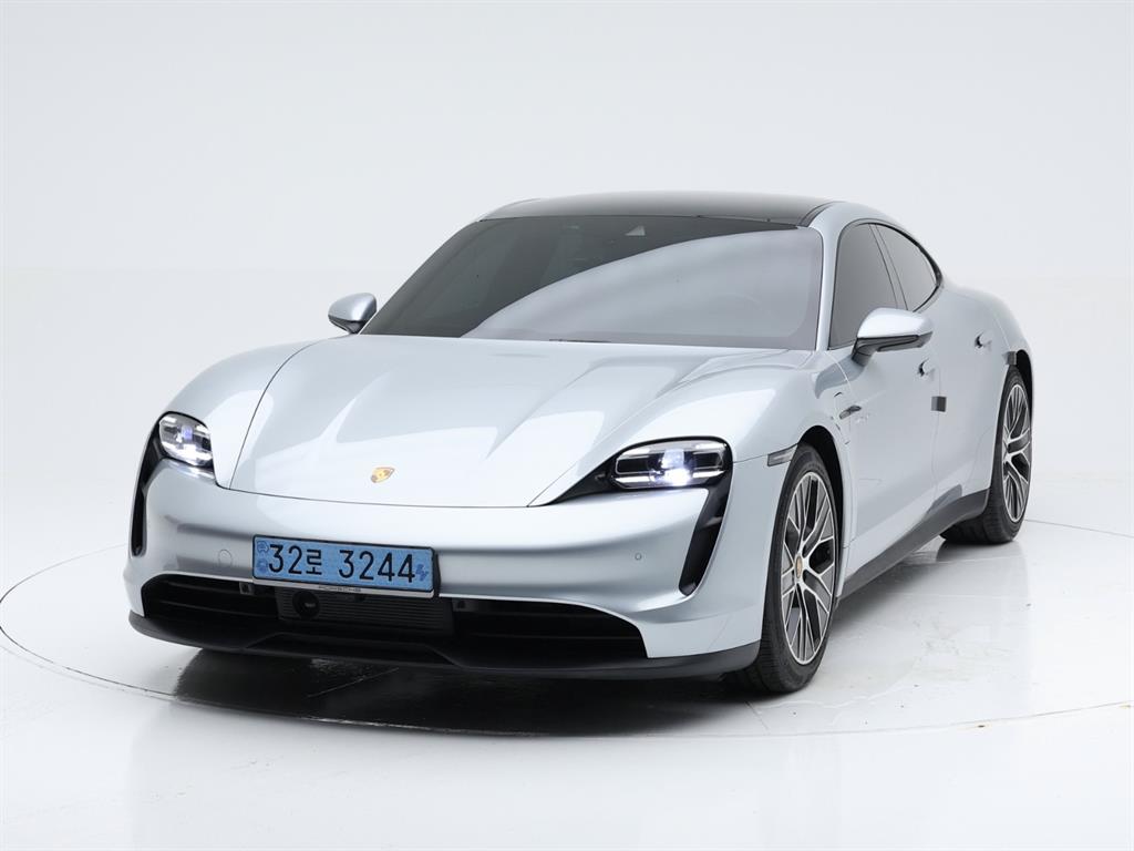 Porsche Taycan EV