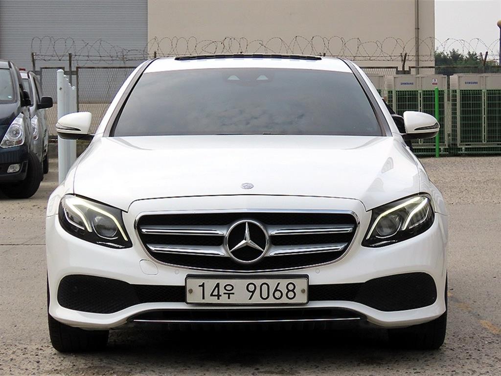 벤츠 E클래스 E220d Avantgarde