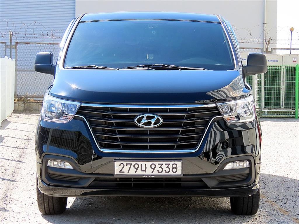 Hyundai Grand Starex 9 seats Premium