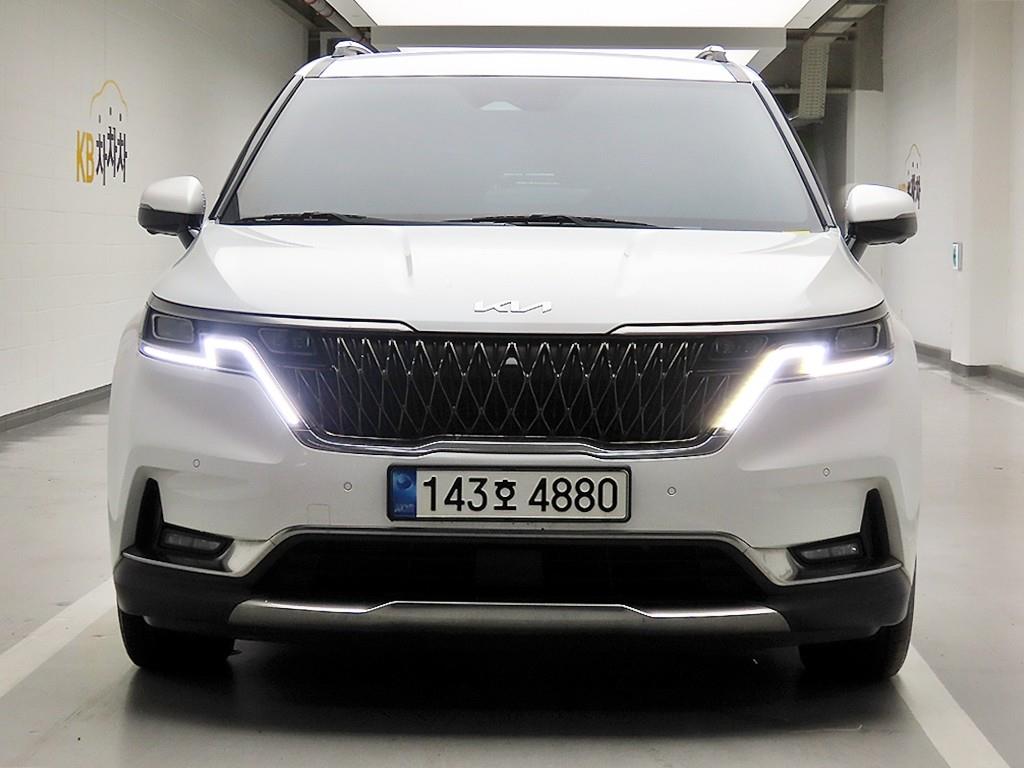 Kia Carnival 9 seats Signature