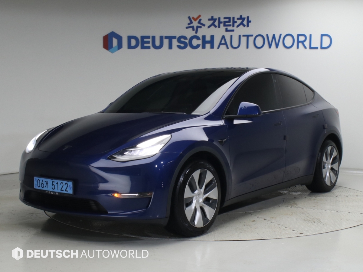 Tesla Model Y AWD Rong Reinji