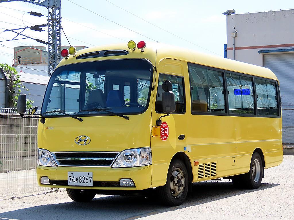 Hyundai County 34 seats Pyojunhyeong Eorinibeoseu