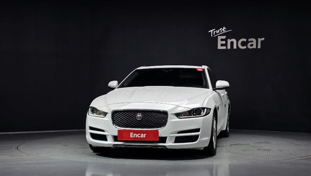 재규어 XE 2.0 20t Prestige
