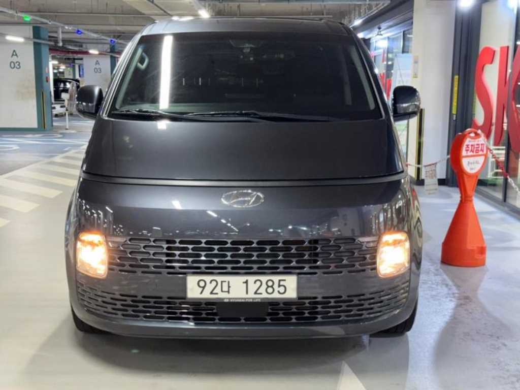 Hyundai Staria 3.5 LPG Cargo 5 seats Modern
