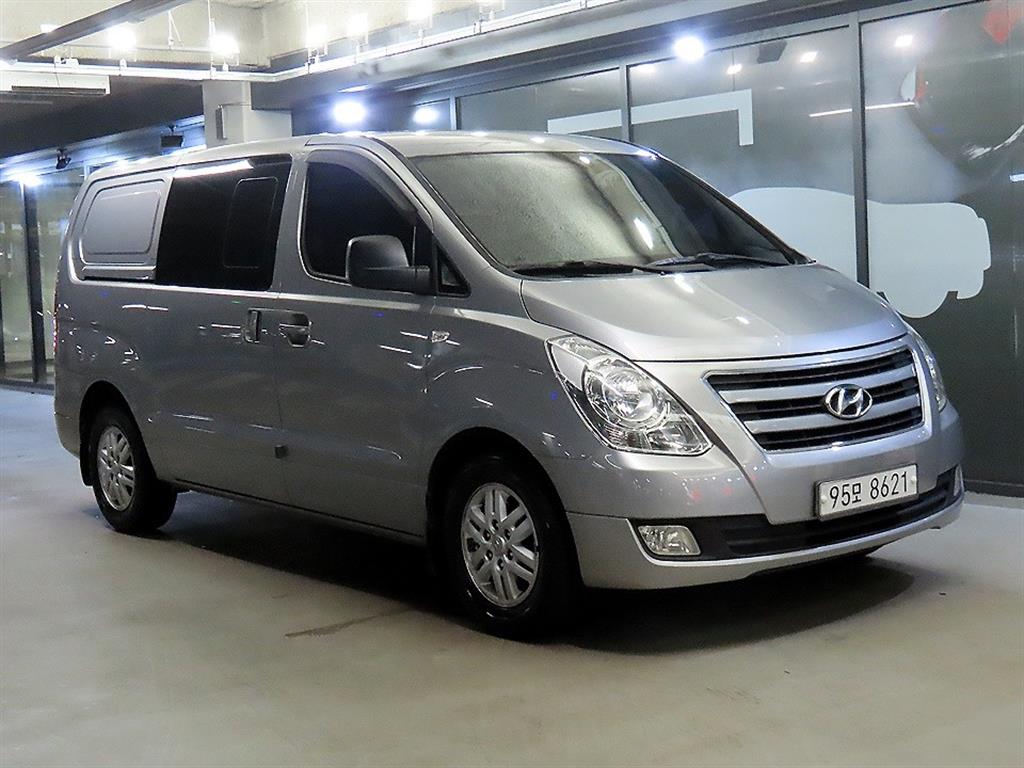 Hyundai Grand Starex 5 seats Van Smart