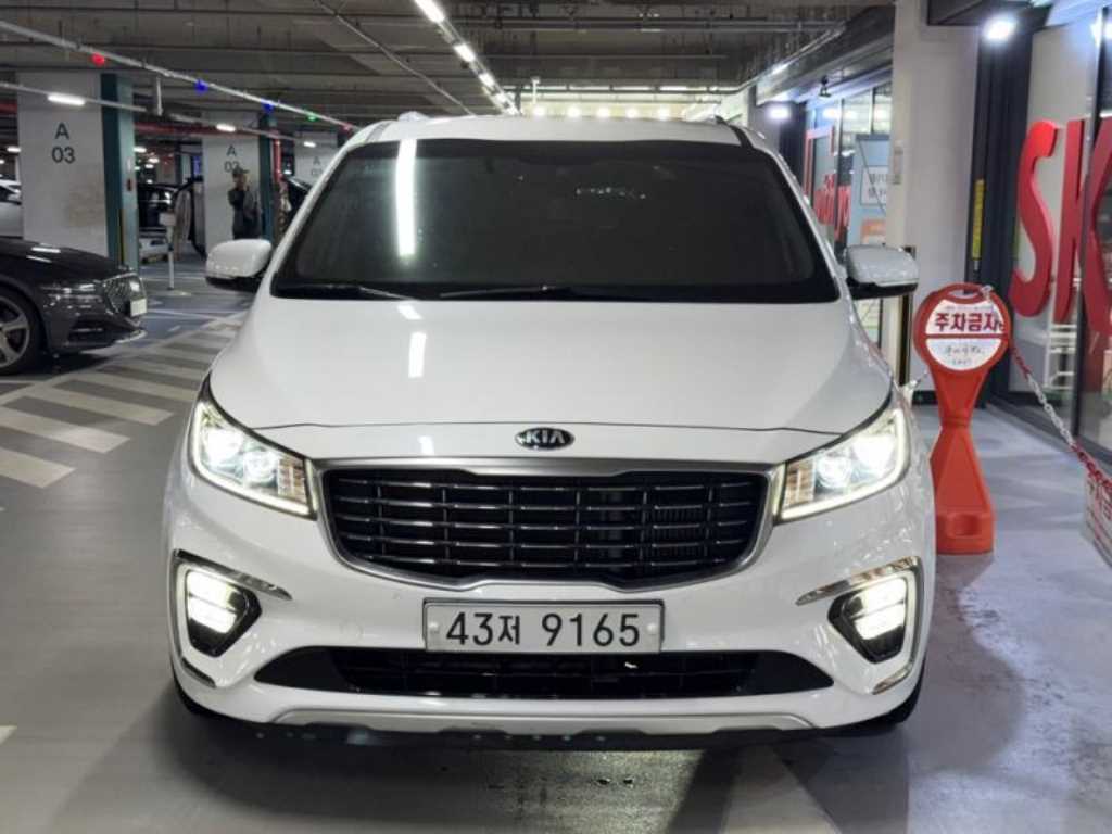 Kia Carnival 9 seats Prestige