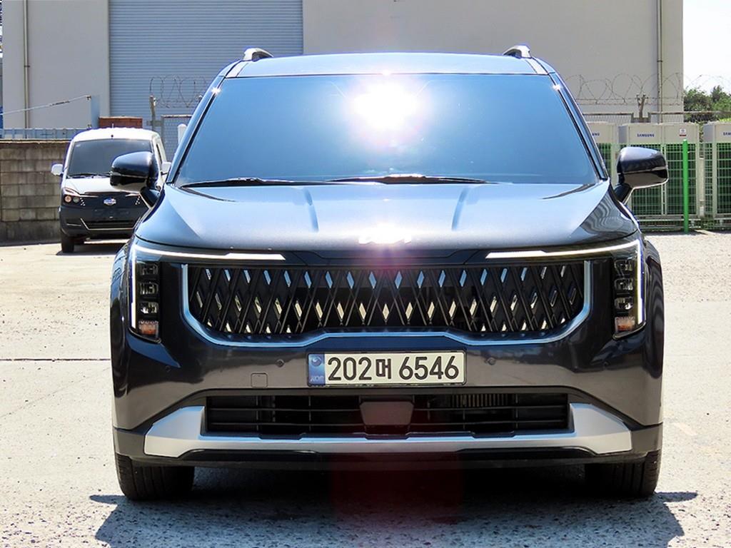 Kia Carnival 9 seats Prestige