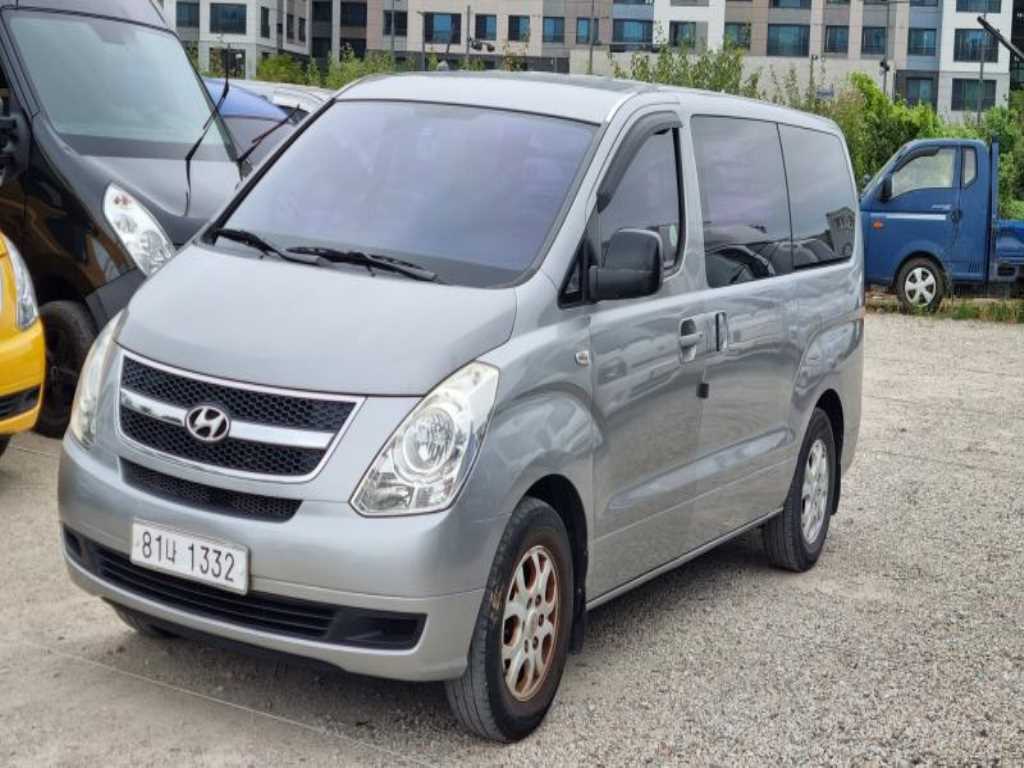 Hyundai Grand Starex 3 seats Van CVX Deluxe